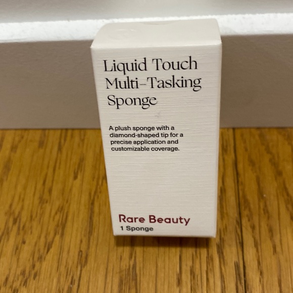 Rare Beauty Liquid touch multi tasking make up sponge - Picture 1 of 4